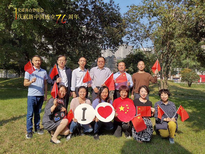 国庆合影7070周年800600.jpg