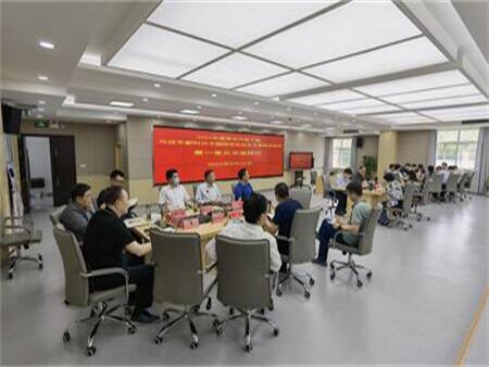 2022年春季市厅级干部习近平新时代中国特色社会主义思想进修班——统筹发展和安全研究专题班  教室交流研讨.jpg