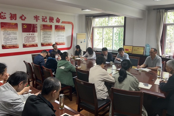 2024.4.18 路光前给研究生院讲党课.jpg