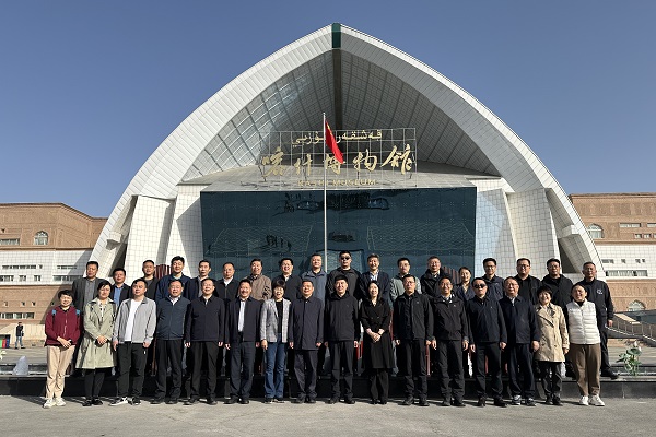 2024.10.21 中青一班赴新疆实践教学 - 副本.jpg