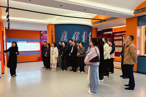 2025.3.20 工作处组织2025年春节学期访学教师参观校史馆 - 副本.jpg